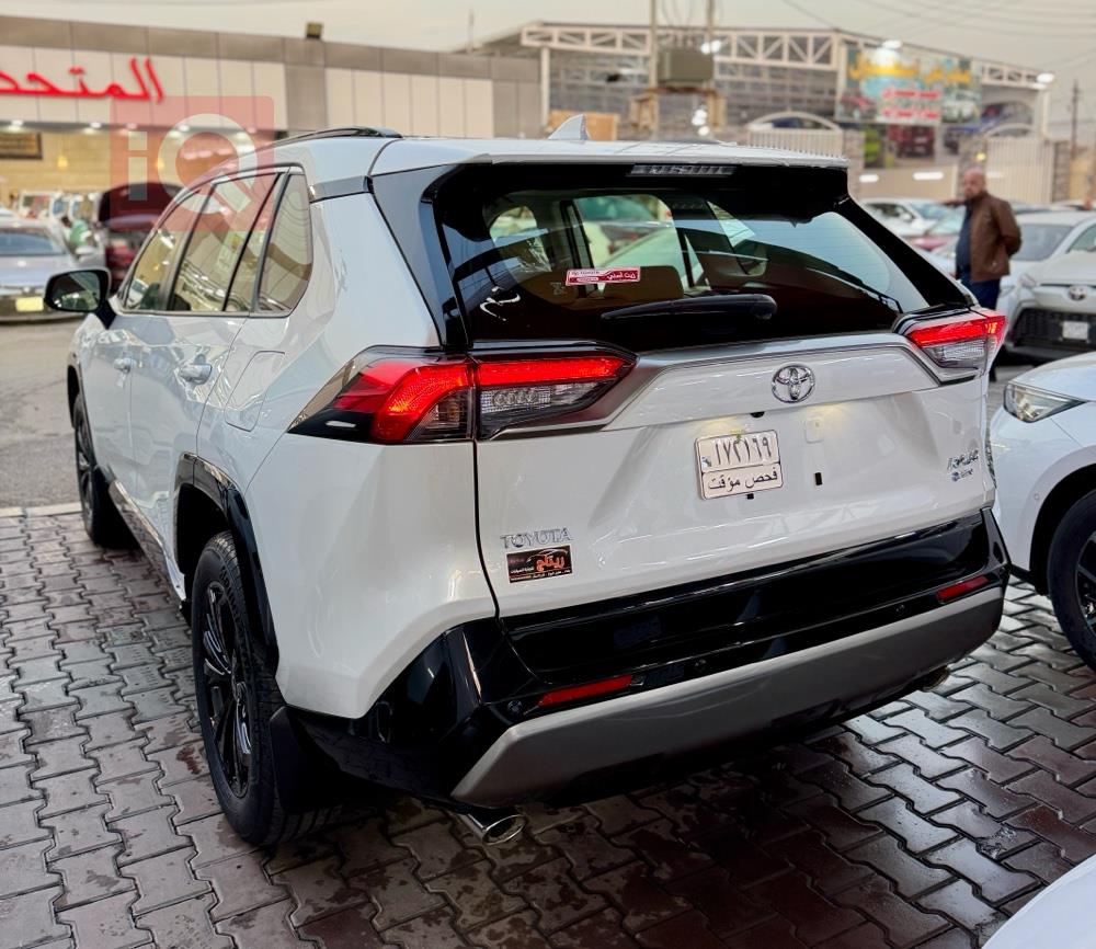 تۆیۆتا ڕاڤ 4